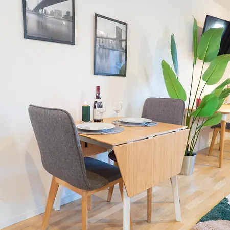 Earth-toned Studio, Near Haga & Jaerntorget Daire *