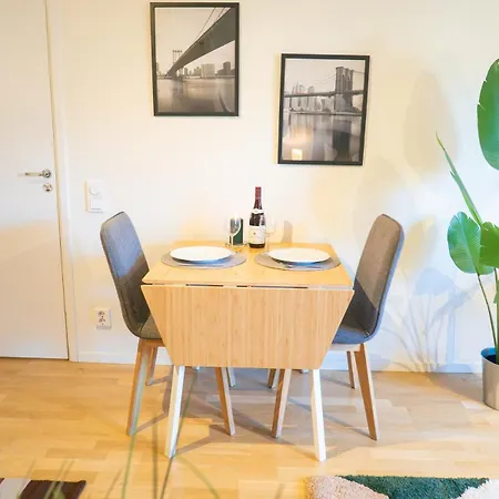 Earth-toned Studio, Near Haga & Jaerntorget Daire Göteborg
