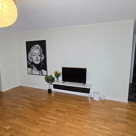 Bright 3-bedroom With Balcony Apartman