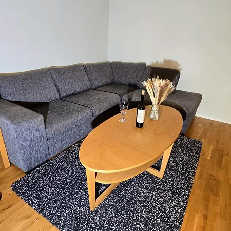 Bright 3-bedroom With Balcony *