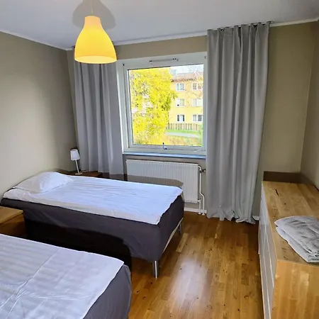 Bright 3-bedroom With Balcony Apartman