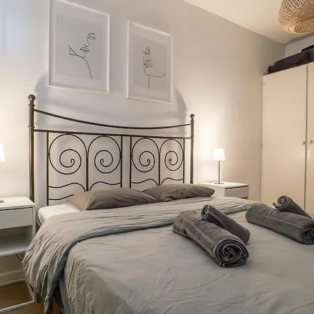 Chic 1br Center Sleeps 4 Braemaregarden Daire Göteborg