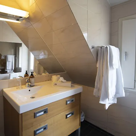 Hotel Treetop Hangout &