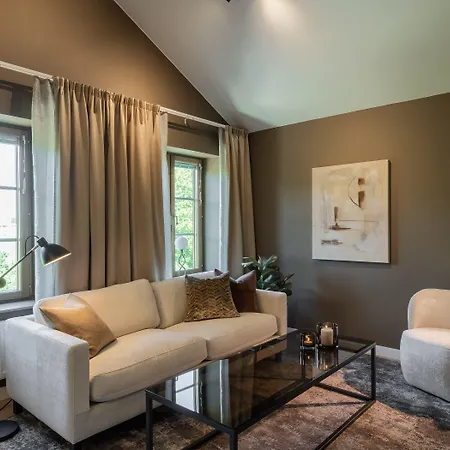 Live And Ekmanska Apart Otel