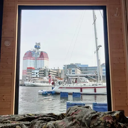 船上ホテル Floating Downtown *