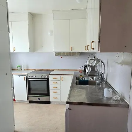 Cozy 15 Min From Volvo Cars Appartement