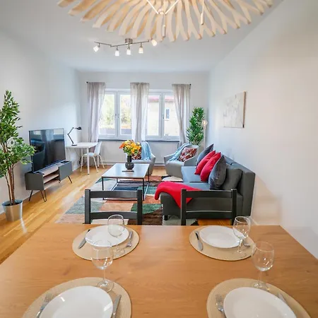 Large 2br - Scandinavian Design - Balcony Apartament *