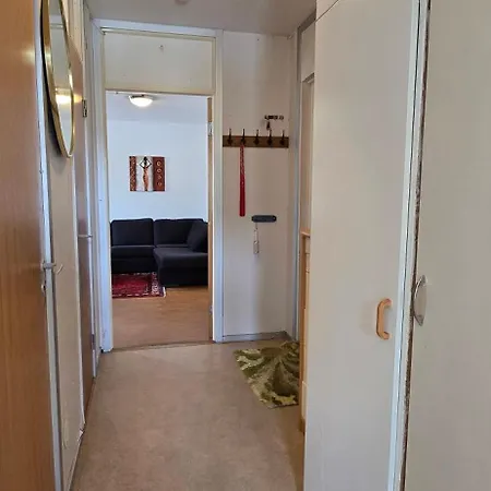 Cozy 15 Min From Volvo Cars Appartement