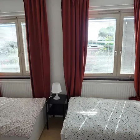 Cozy 15 Min From Volvo Cars Appartement *