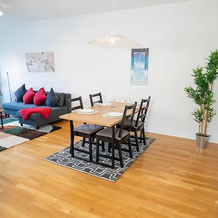 Apartment Large 2br - Scandinavian Design - Balcony *