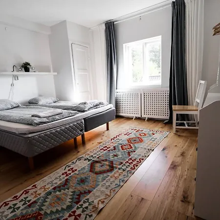 Family & Worker In 펜션