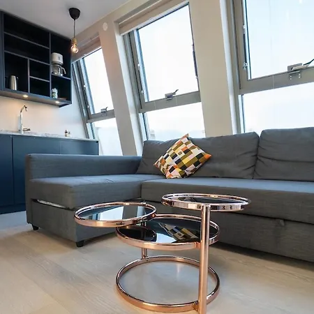 Apartman Floor With Rooftop, 1br In Great Location