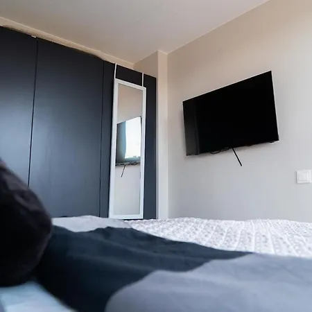 Floor With Rooftop, 1br In Great Location Apartment Gothenburg