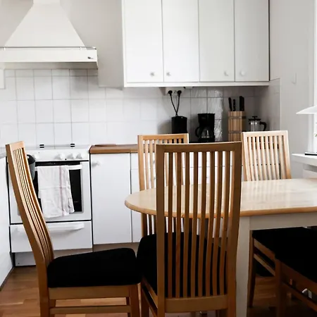 Family & Worker In Appartement *