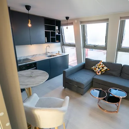 Floor With Rooftop, 1br In Great Location Göteborg