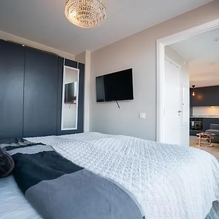 Floor With Rooftop, 1br In Great Location * Gothenburg