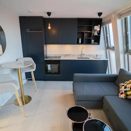 Floor With Rooftop, 1br In Great Location Gothenburg