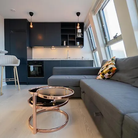 Floor With Rooftop, 1br In Great Location Apartman *