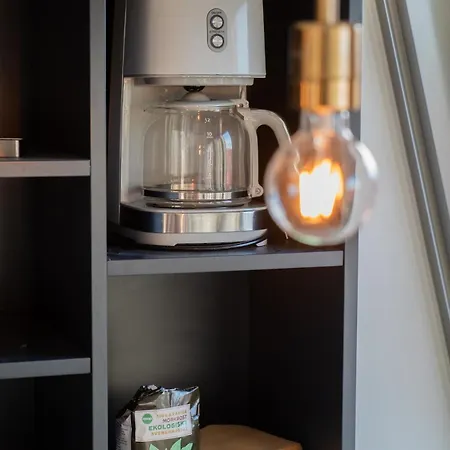 Floor With Rooftop, 1br In Great Location *