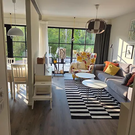 The Little House By The Paddock - Only For Non Smokers * 哥德堡