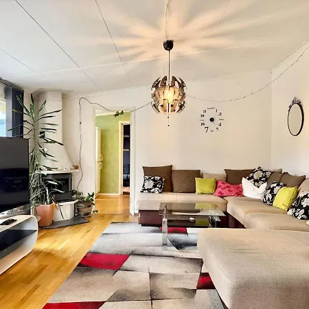 بيت للعطل Workers - 4br - 4 Beds - Parking - Near Volvo *