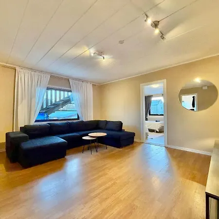 Holiday home Workers House - 4 Bedroom - 7 Beds - Near Volvo - Desks Gothenburg