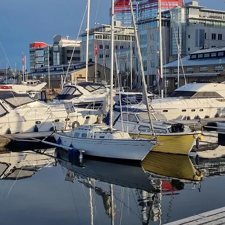Cozy Sailboat In 예테보리
