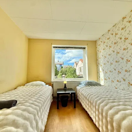 Business Groups - 4 Bedrooms - 7 Beds - Near Volvo Gothenburg