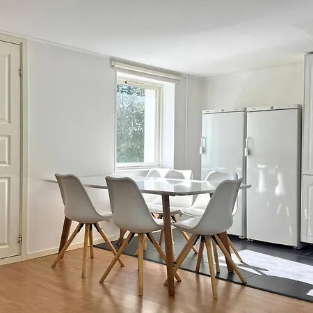 Workers • 19 Beds • 3 Kitchens • Volvo • Parking