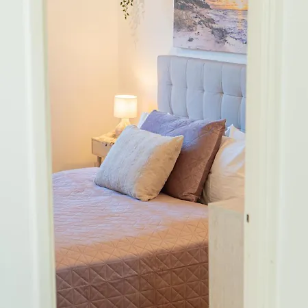 Scandi-boho 1br Calm & Well-connected Location