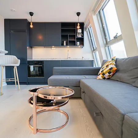 Floor With Rooftop, 1br In Great Location Apartment *
