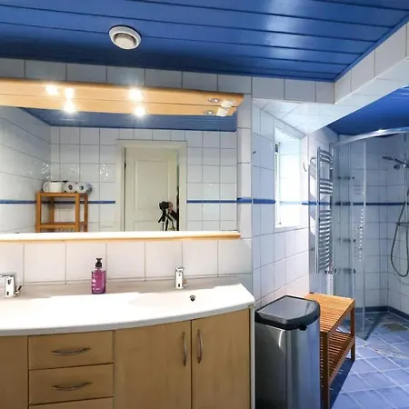 Workers - 8 Beds - Free Parking - Near Volvo 아파트 *