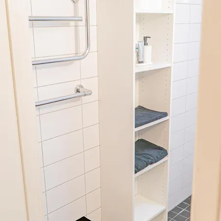Convenient Duplex In With Privacy & Comfort Apartment *