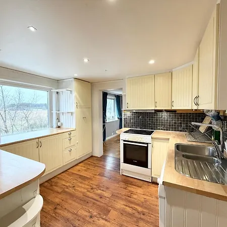 Workers - 8 Beds - Free Parking - Near Volvo