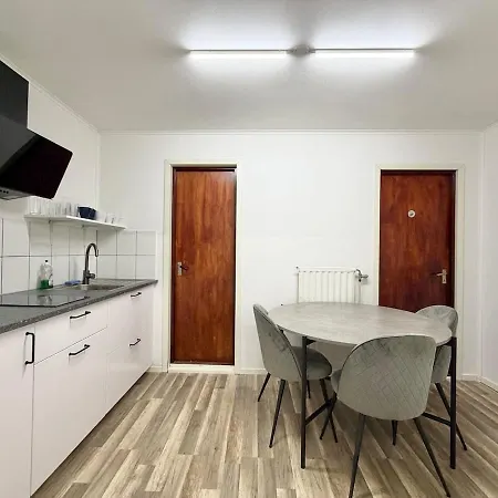 Workers - Free Parking - 3 Kitchens - Volvo Goteborg