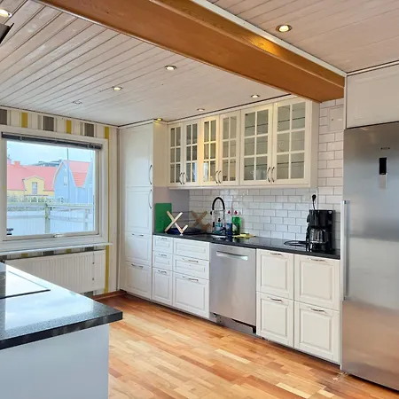 Workers - 4br - 8 Beds - 2 Kitchens - Volvo *