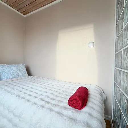 Workers - 4br - 8 Beds - 2 Kitchens - Volvo Goteborg