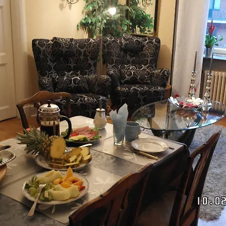 Δωμάτια σε οικογενειακή κατοικία Eklanda