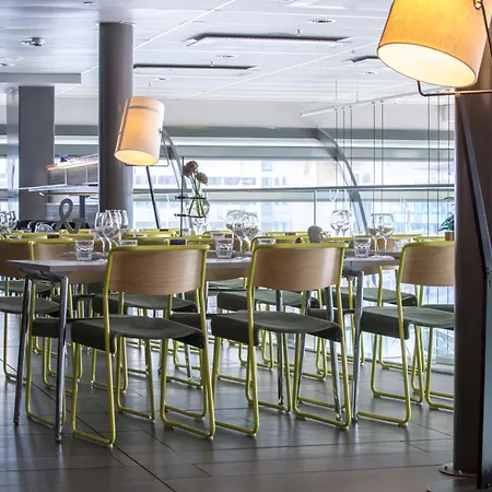 Отель Radisson Blu Riverside