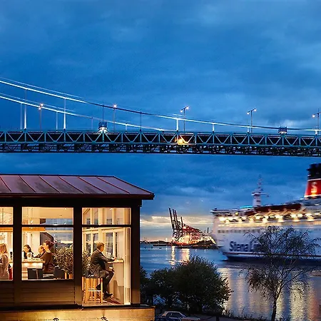 Quality Waterfront Отель