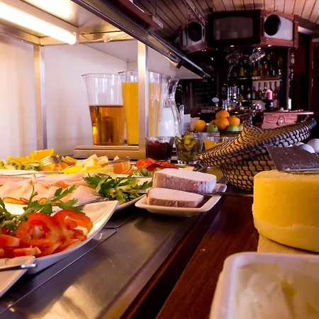 Treetop Hangout & Gothenburg