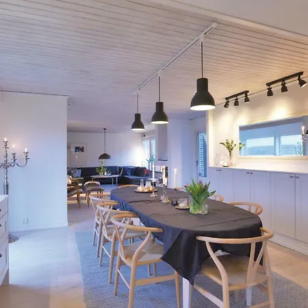 Five-bedroom Holiday In Savedalen Göteborg