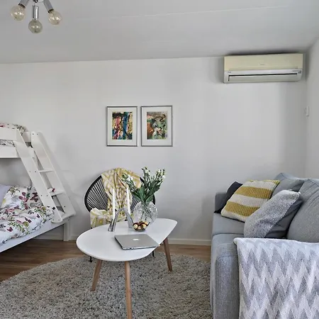 Small House Nearby City And Walking Distance To The Sea! *