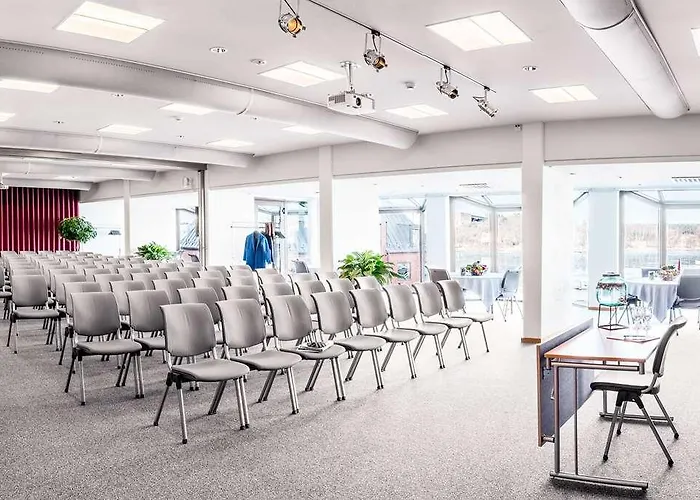 Quality Waterfront Hotel 4*