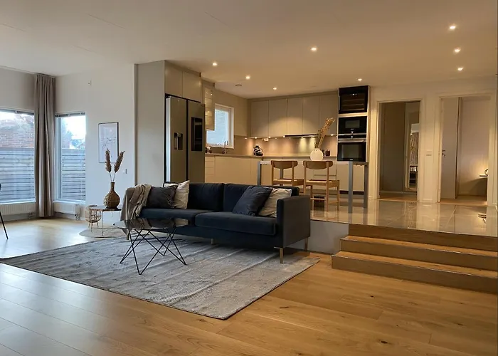 Luxurious With Free Parking