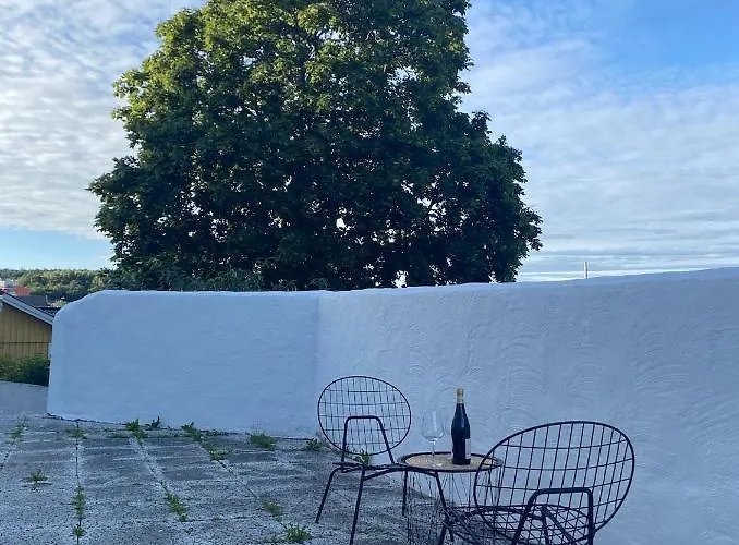 Luxurious With Free Parking