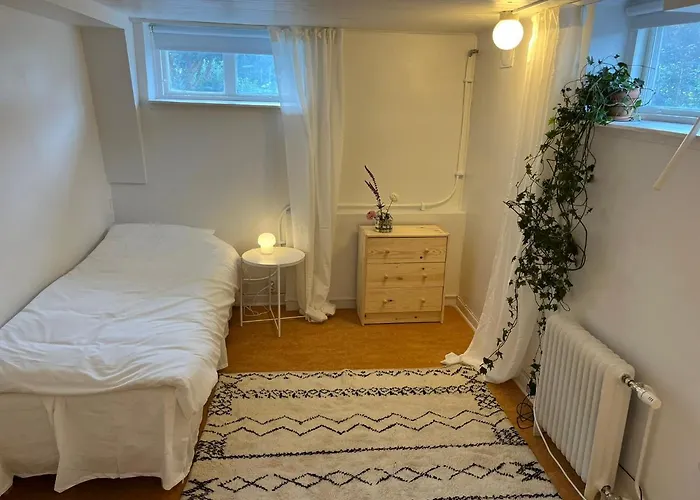 Spacious & Affordable Stay, 8 Sleeps With Garden!