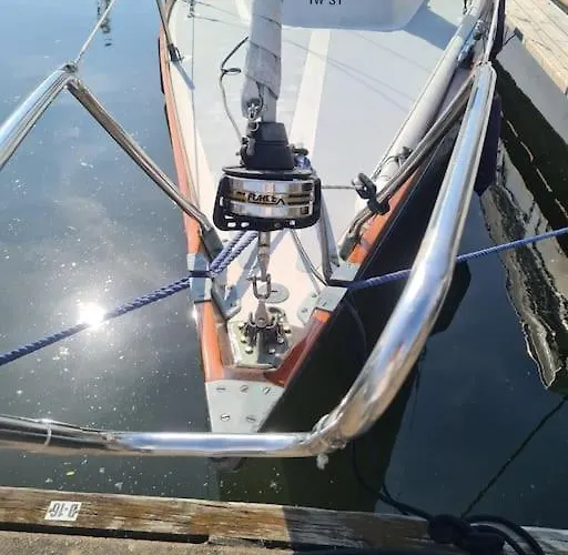 Downtown Sailboat - Vega 1 Botel *