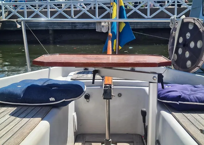 Botel Downtown Sailboat - Vega 1 *