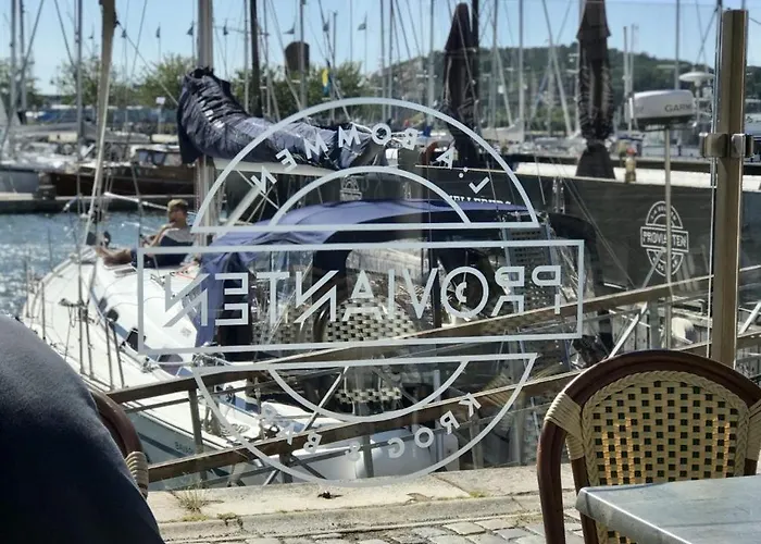 Downtown Sailboat - Vega 1 Göteborg